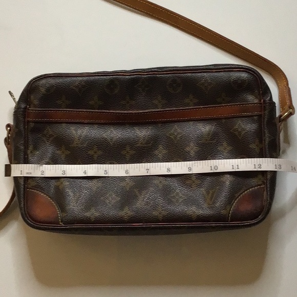 Louis Vuitton - Picture 7 of 8